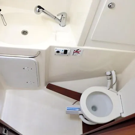 Yacht Bavaria 42 - Roxana Botel