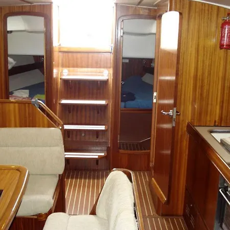Botel Yacht Bavaria 42 - Roxana
